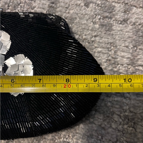 Extē Spade Beaded Clutch with Kiss Lock - Picture 6 of 7